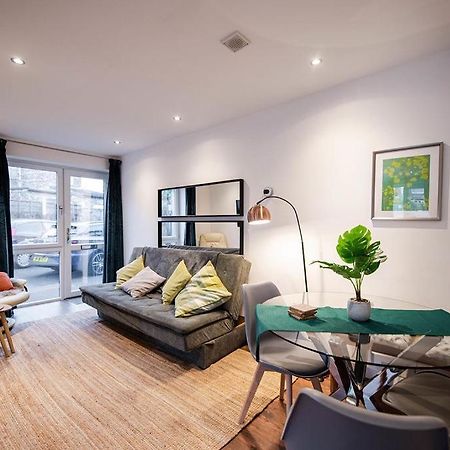 Air Host And Stay - Apartment 5 Broadhurst Court Sleeps 6 Minutes From Town Centre Стокпорт Экстерьер фото