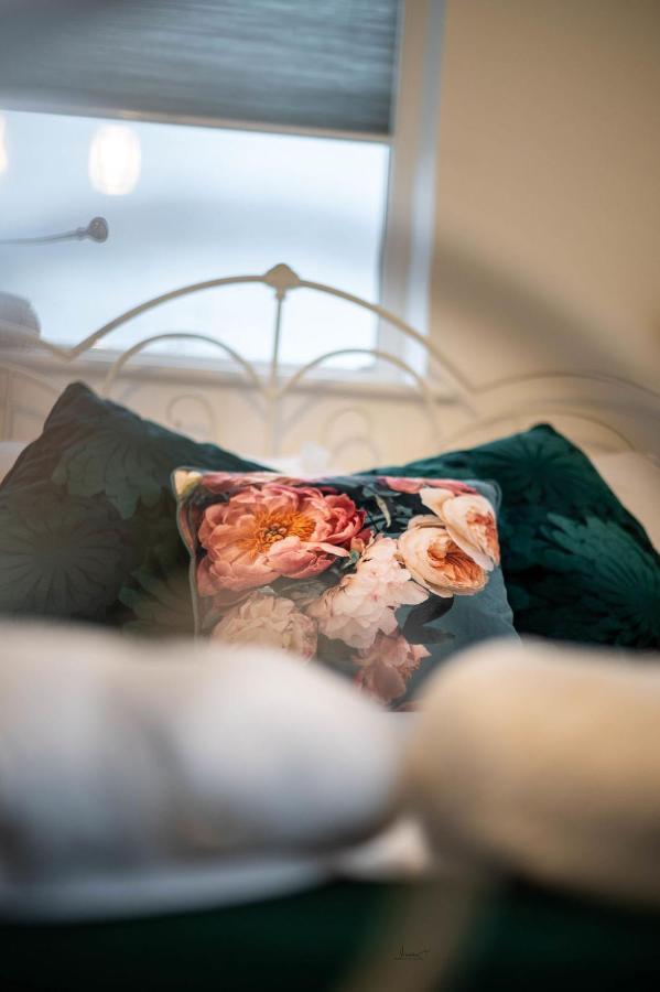 Air Host And Stay - Apartment 5 Broadhurst Court Sleeps 6 Minutes From Town Centre Стокпорт Экстерьер фото